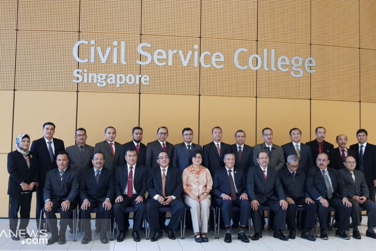Kepala Bappeda Mentawaiikuti studi administrasi publik di Singapura