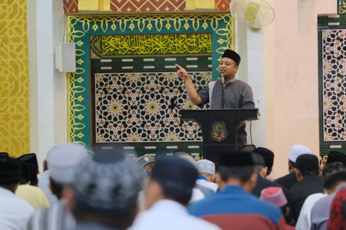 Wagub Sulsel bawakan kultum subuh di Masjid Agung Darussalam Soppeng