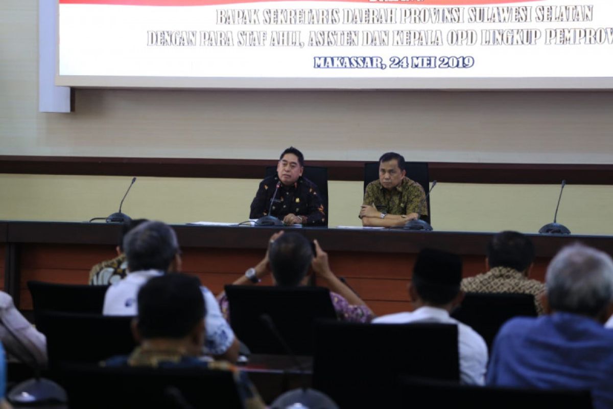 Sekdaprov Sulsel gelar rapat perdana setelah dilantik