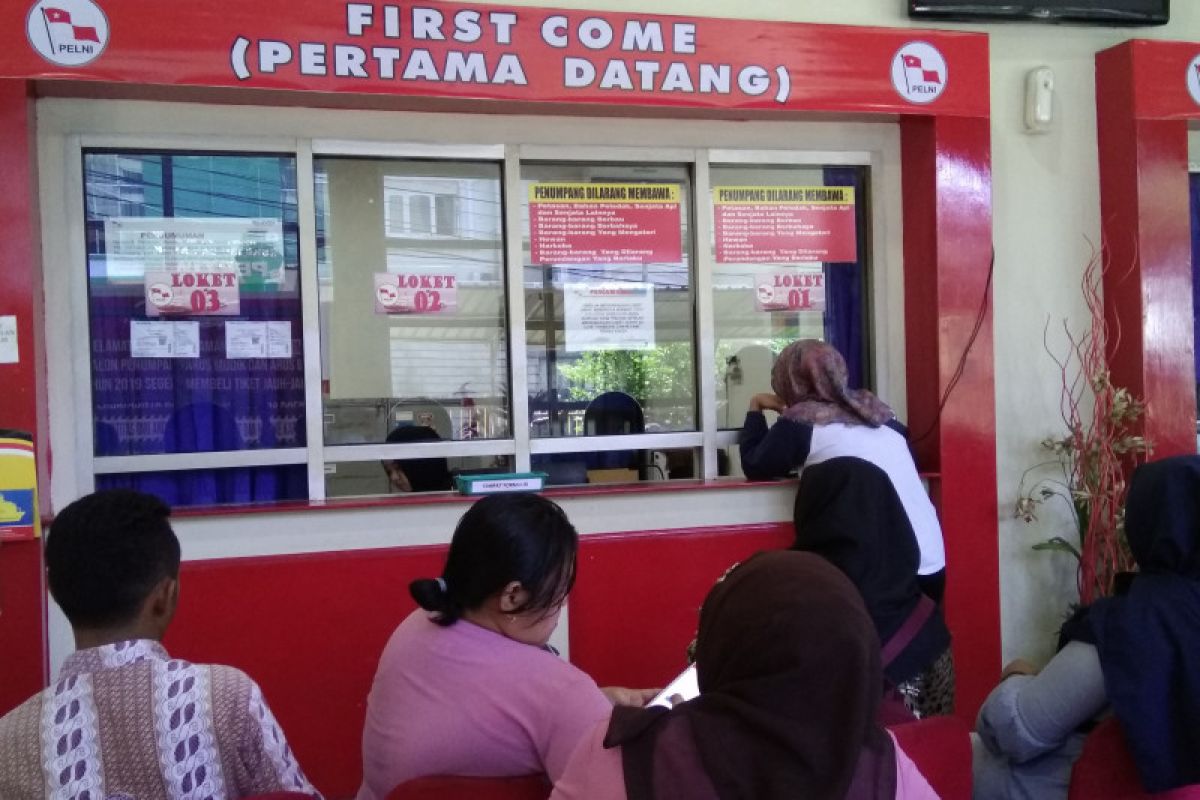 Animo membeli tiket Pelni di Makassar tinggi