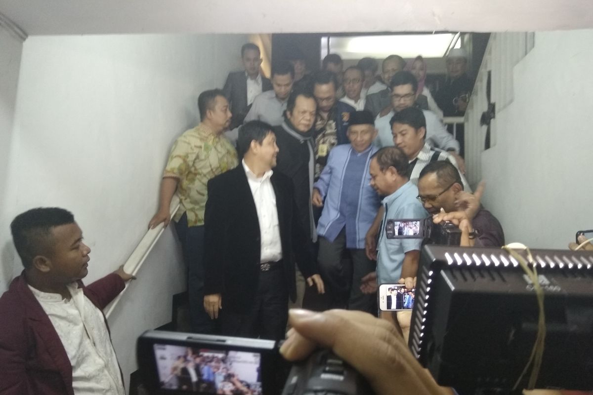 Amien Rais diperiksa 10 jam tapi tidak ditahan