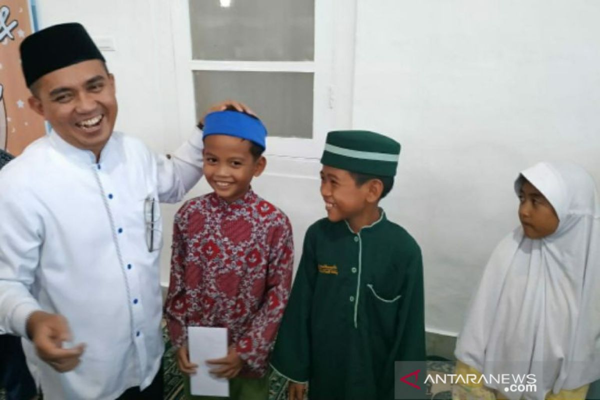 Molen berbuka puasa bersama guru honorer dan anak yatim piatu