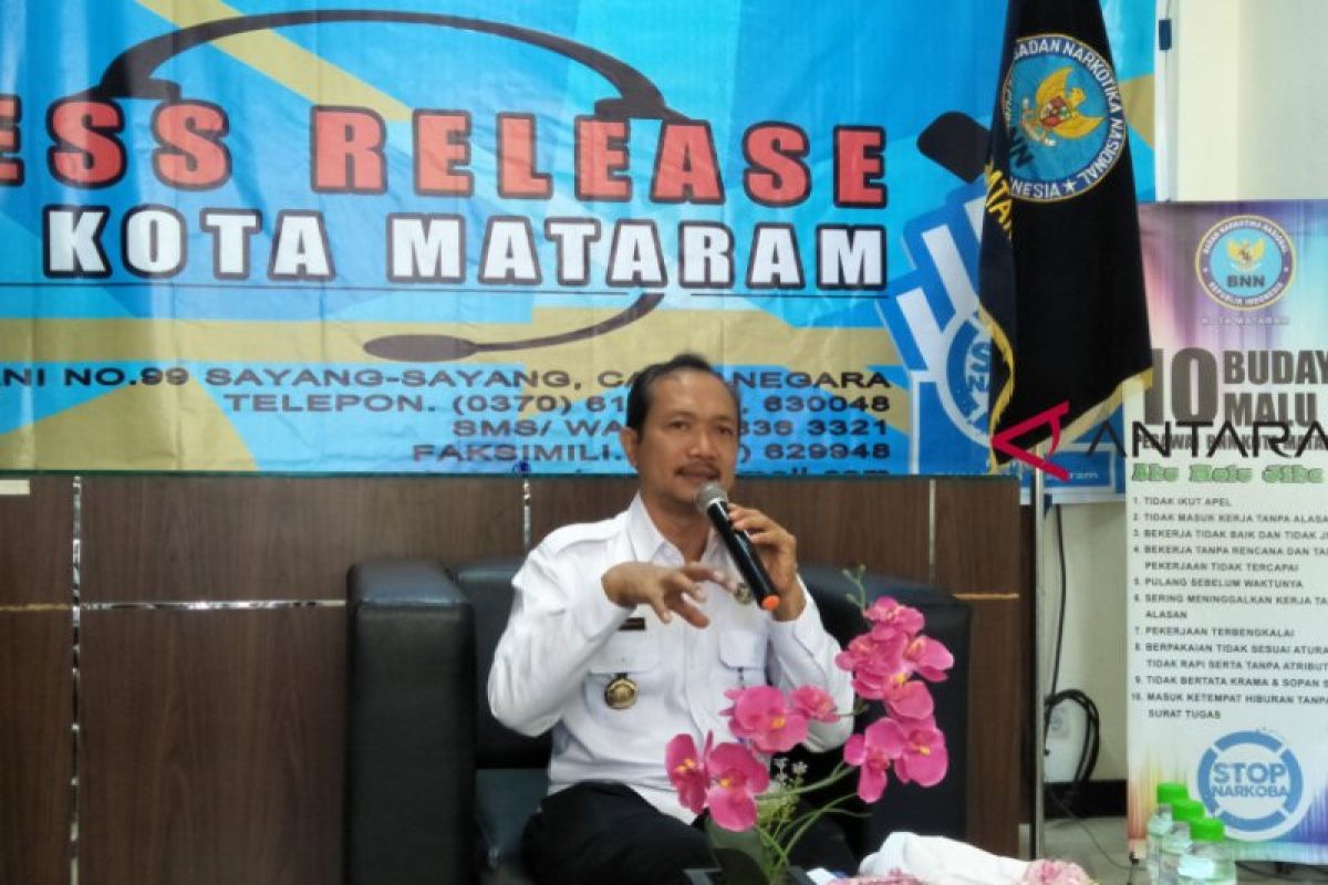 BNNK Mataram lakukan tes urine sopir angkutan Lebaran