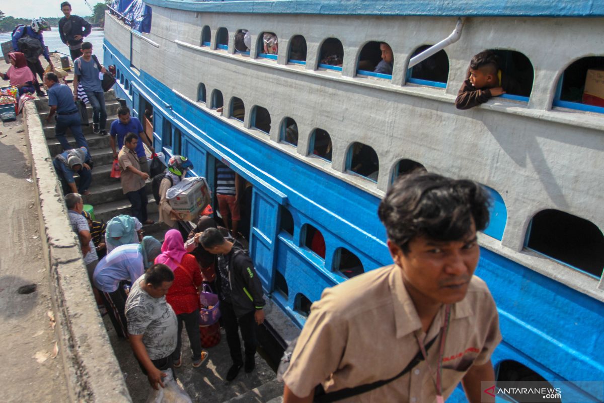 H-7 Lebaran, arus mudik di Pelabuhan Sei Duku masih normal