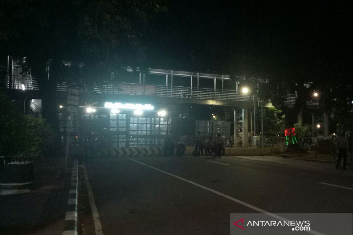 Polisi tutup akses ke kantor-kantor kementerian dan MK ditutup