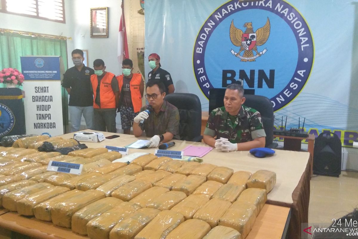 BNN  tangkap oknum TNI bawa 74 Kg ganja