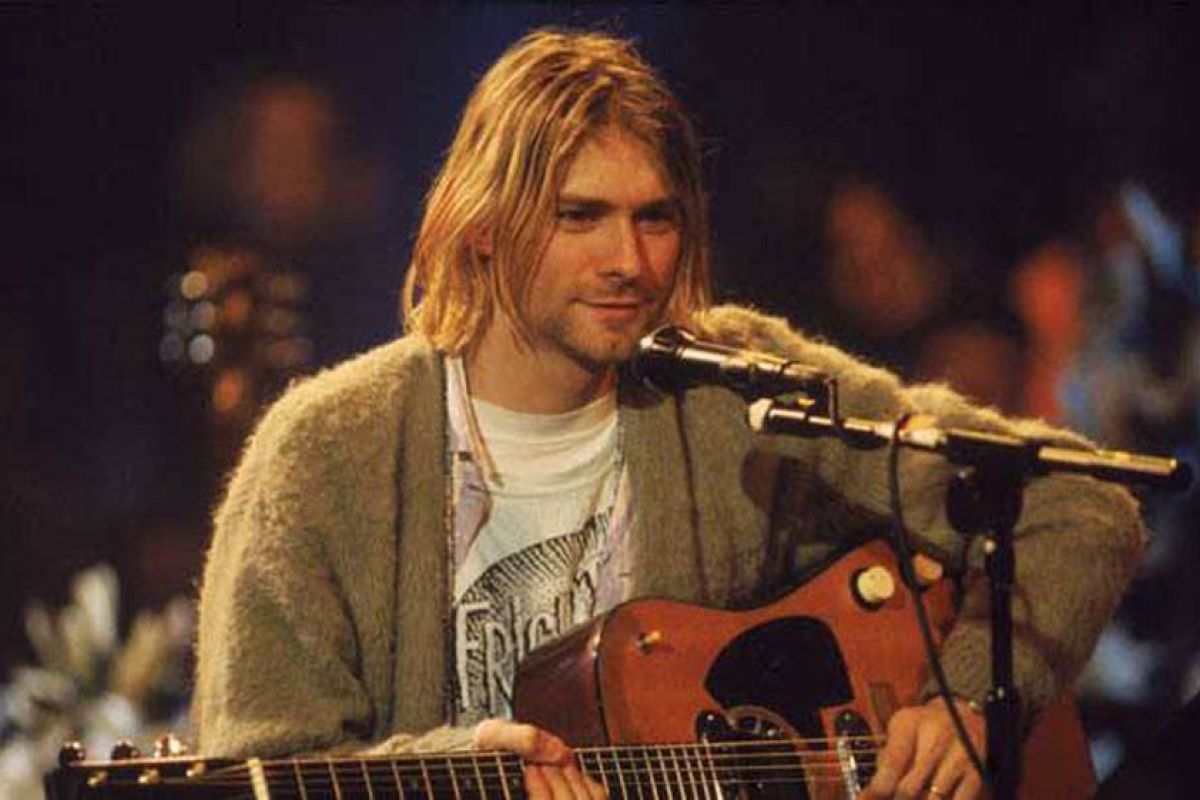 Kardigan bolong milik Kurt Cobain terjual Rp4,6 miliar