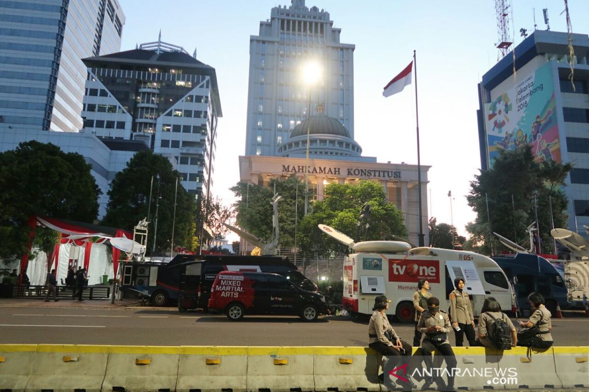Buka puasa, Jalan Medan Merdeka Barat masih steril