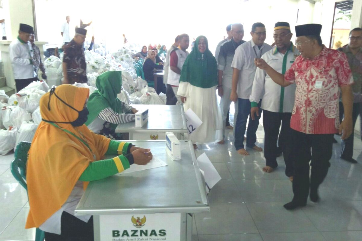 Baznas bagikan 2.000 paket Ramadhan untuk mustahik