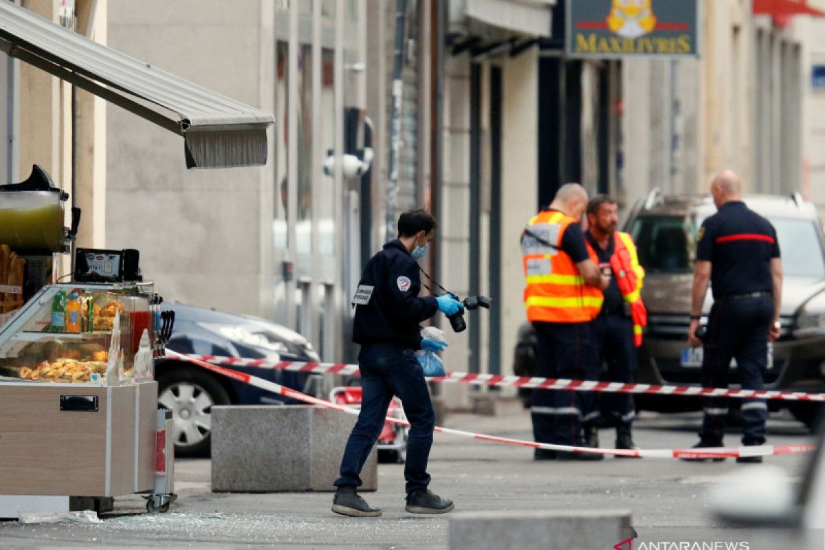 Polisi di Prancis buru orang yang tinggalkan bom di Lyon
