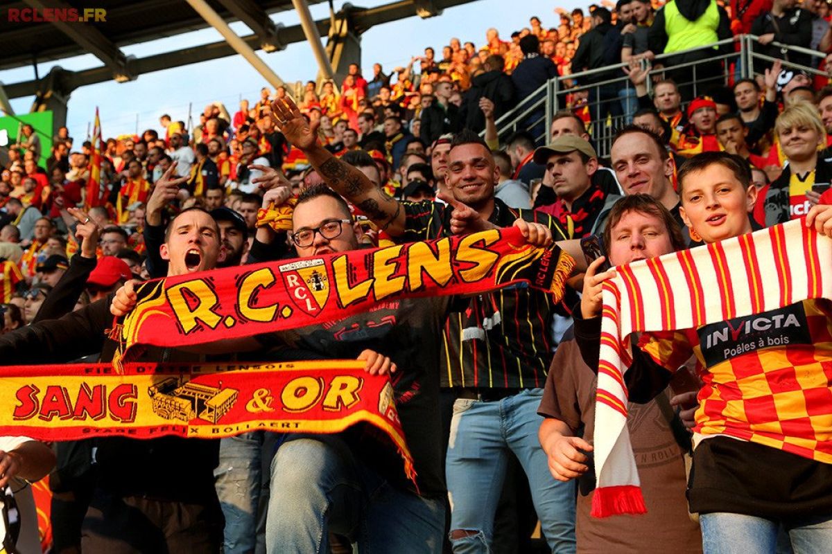 Lens selangkah lagi kembali ke Ligue 1 setelah lima tahun