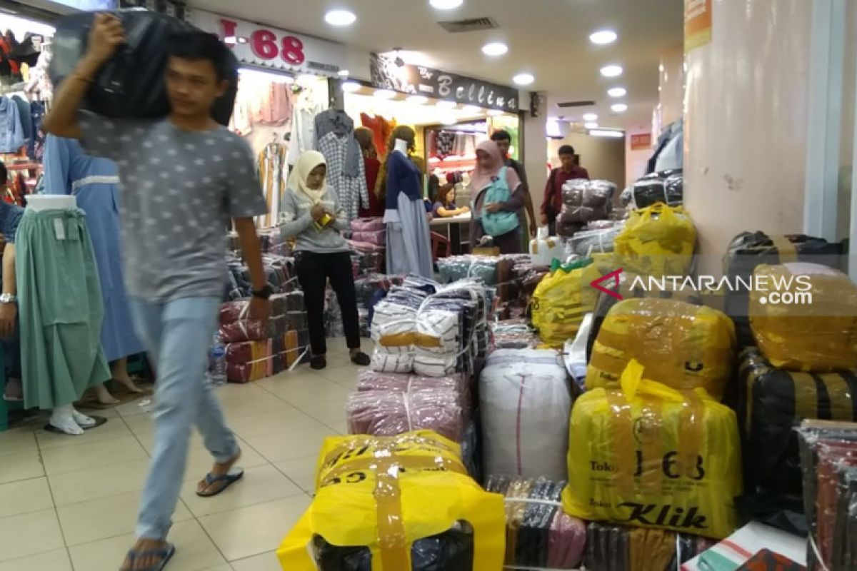 Pasar Tanah Abang hari ini beroperasi penuh