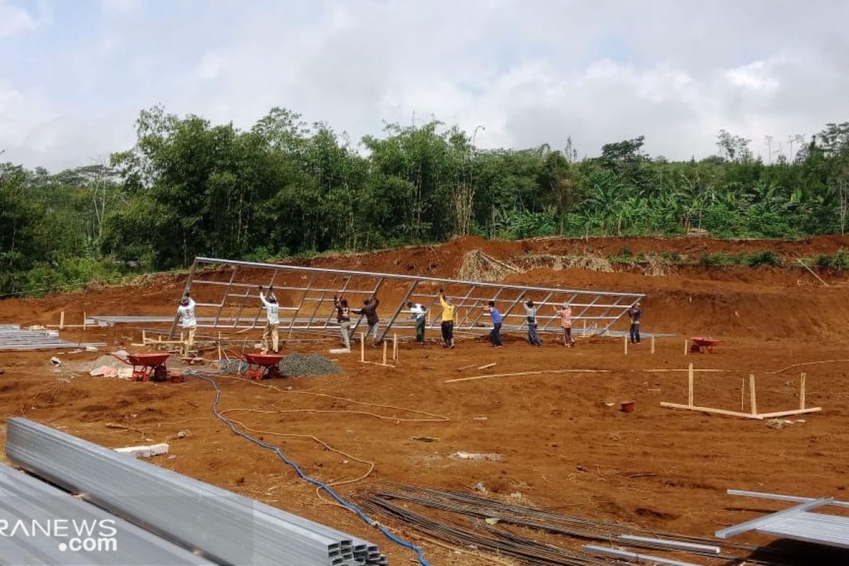 Hunian sementara bagi korban pergeseran tanah ditargetkan selesai usai Lebaran