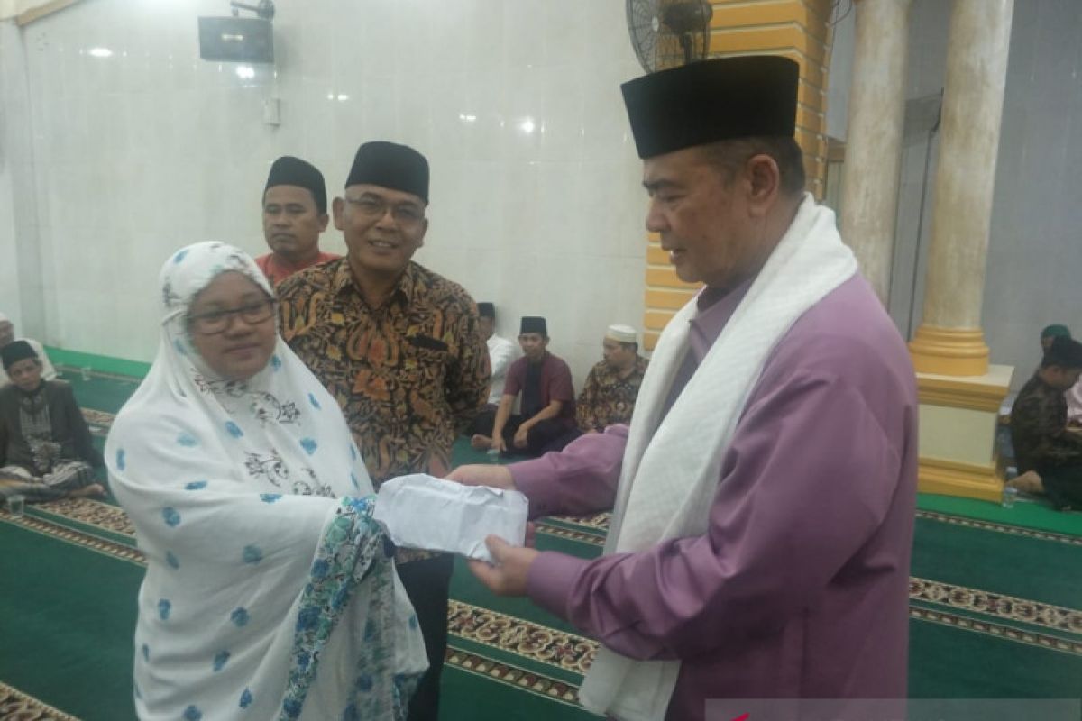 Pemprov Sumbar beri santunan keluarga KPPS meninggal