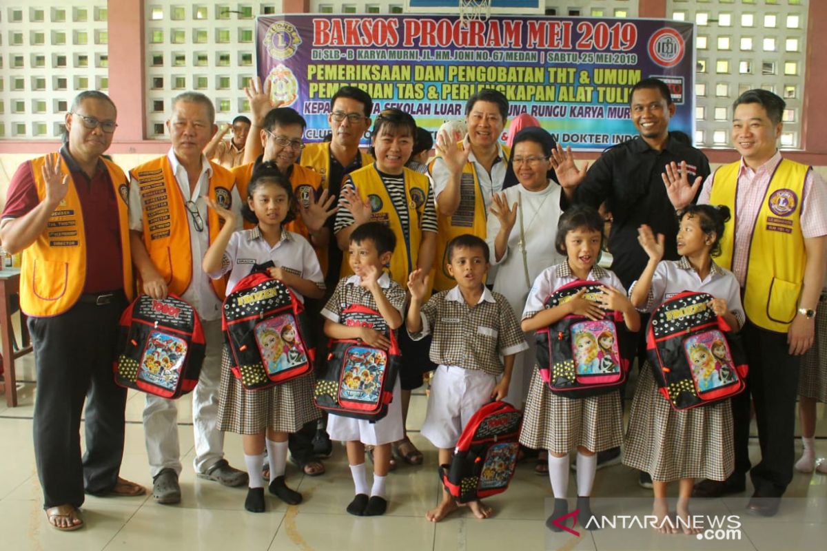 170 siswa SLB dapat pengobatan gratis tenggorokan, hidung dan telinga