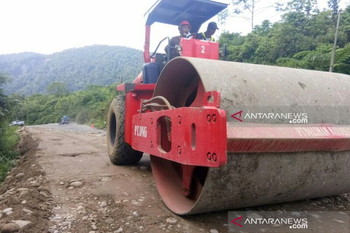 Perlancar arus mudik, jalur lintas tengah Sumatera diperbaiki