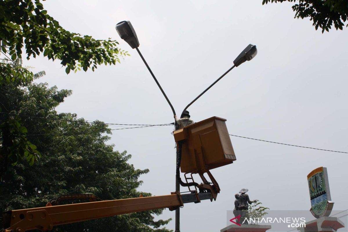 Lampu PJU di Jalur Mudik Purwakarta diperbaiki