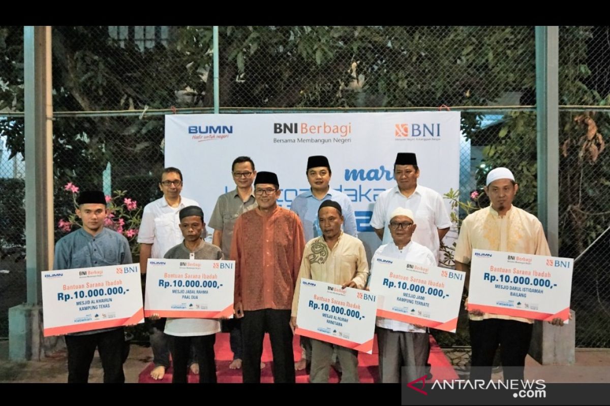 BNI Manado berbagi kasih dengan anak yatim piatu