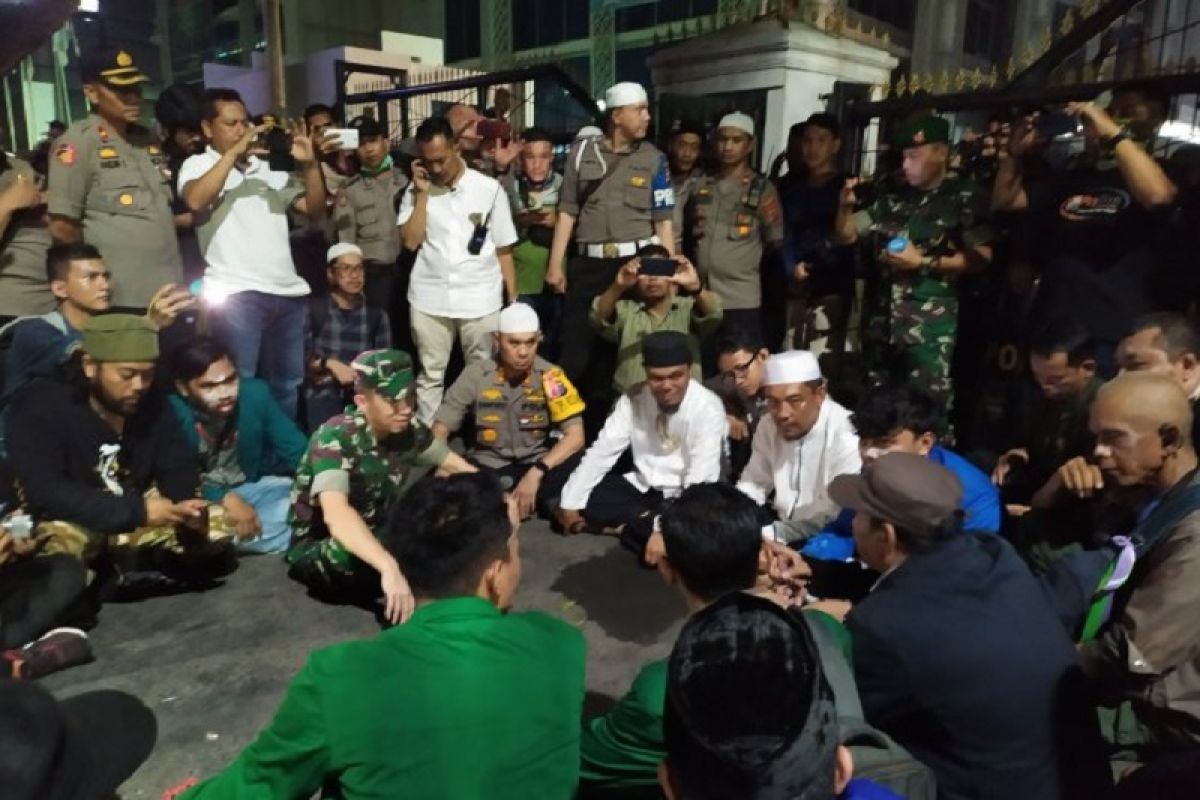 Massa aksi di DPRD Sumut membubarkan diri, akan berlanjut di Mapolda Sumut