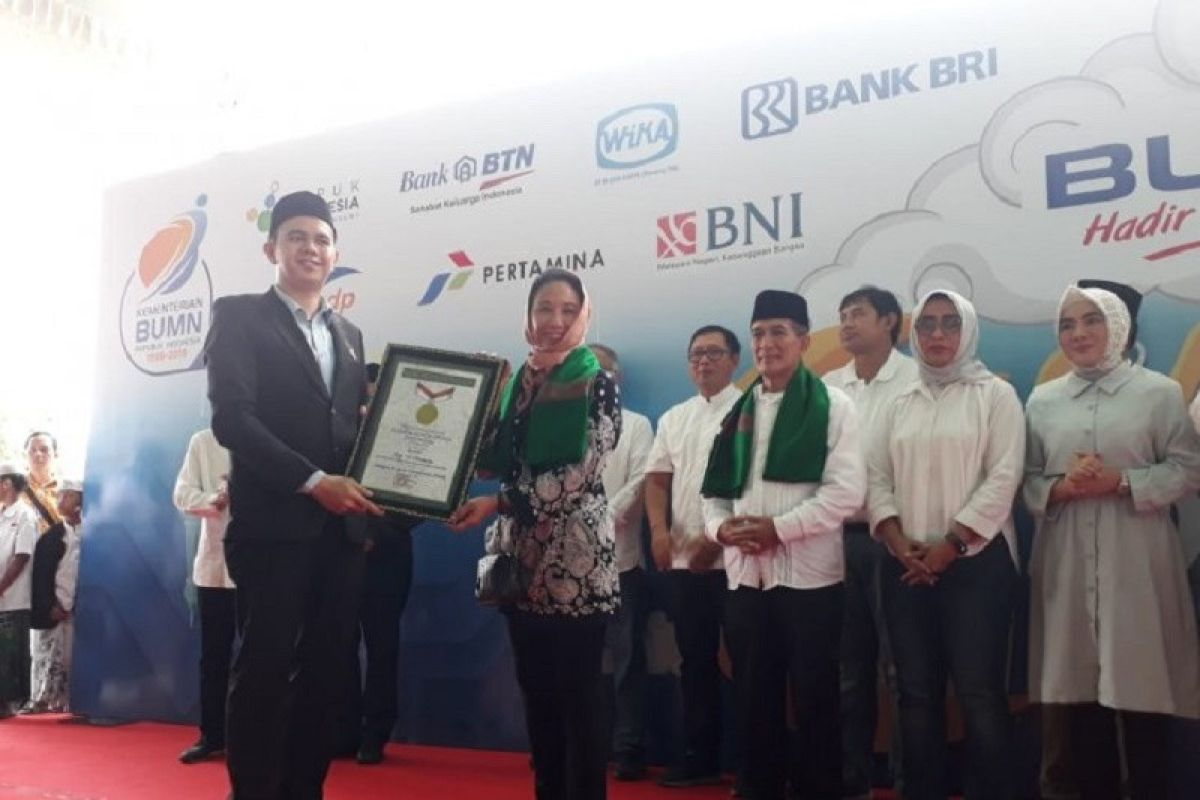 Kementerian BUMN pecahkan rekor Muri setelah pembagian 34.000 Al Quran