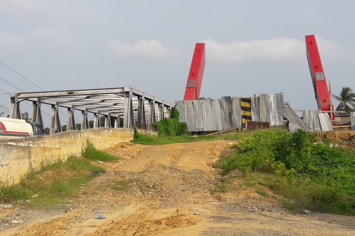 Jelang Hari Raya pembangunan jembatan Sei Wampu belum juga rampung