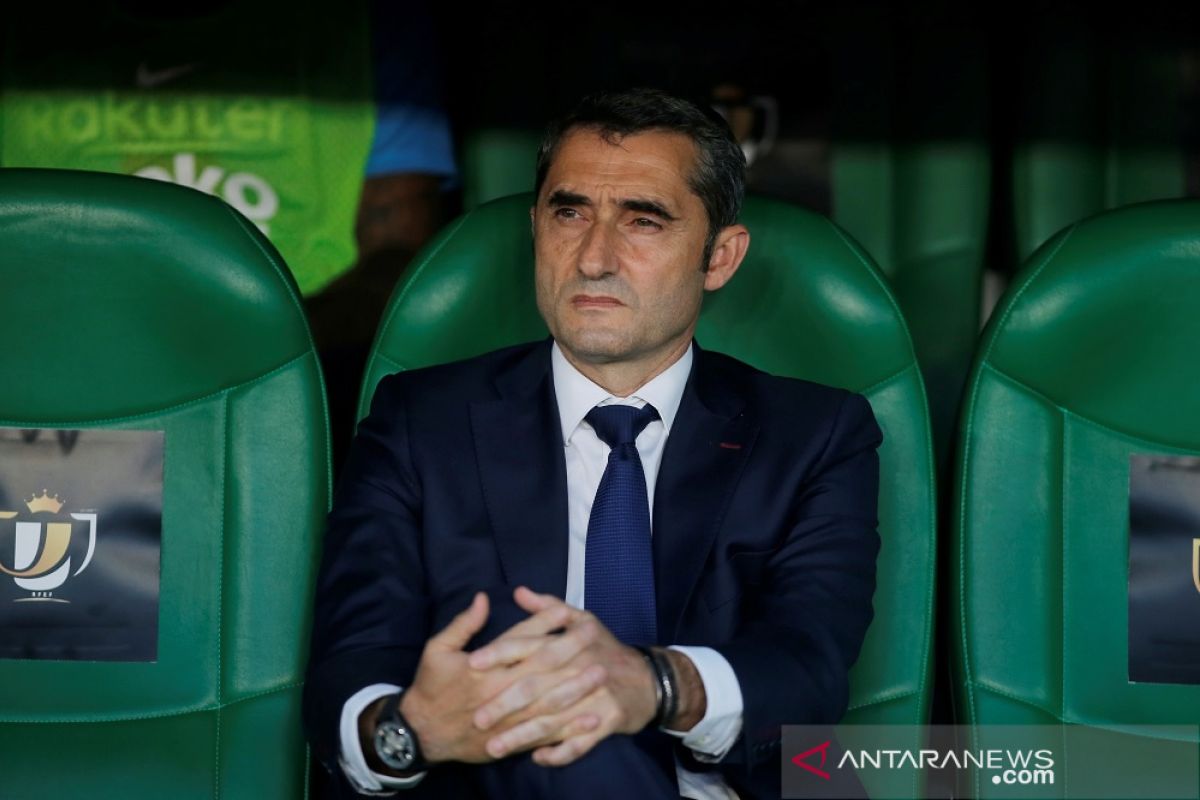 Valverde masih mau bertahan di Barca