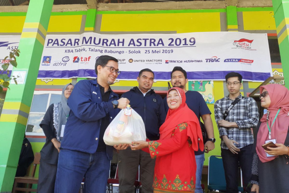 Grup Astra Padang gelar pasar murah pada dua lokasi di Sumbar