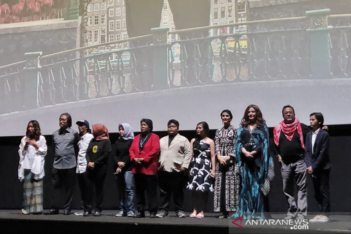 Cinta segitiga antara Doel, Sarah dan Zaenab "Si Doel The Movie 2"