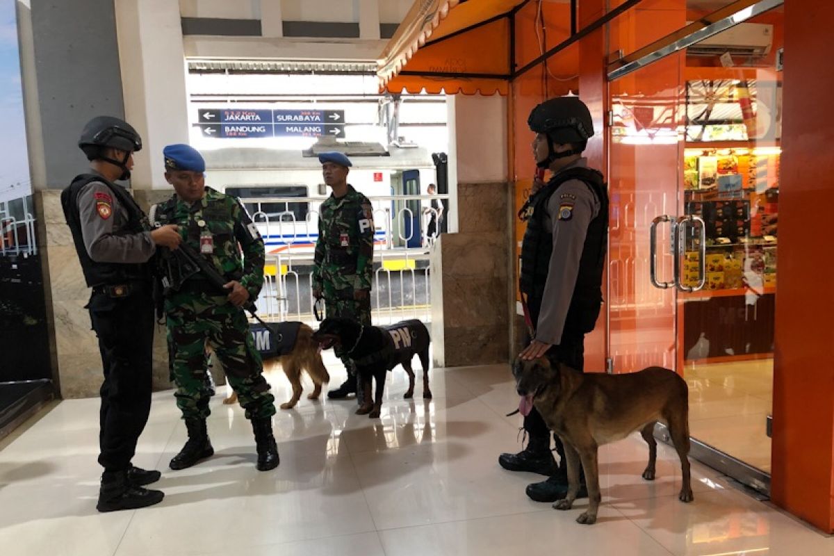 K-9 TNI/Polri diterjunkan membantu pengamanan stasiun Yogyakarta