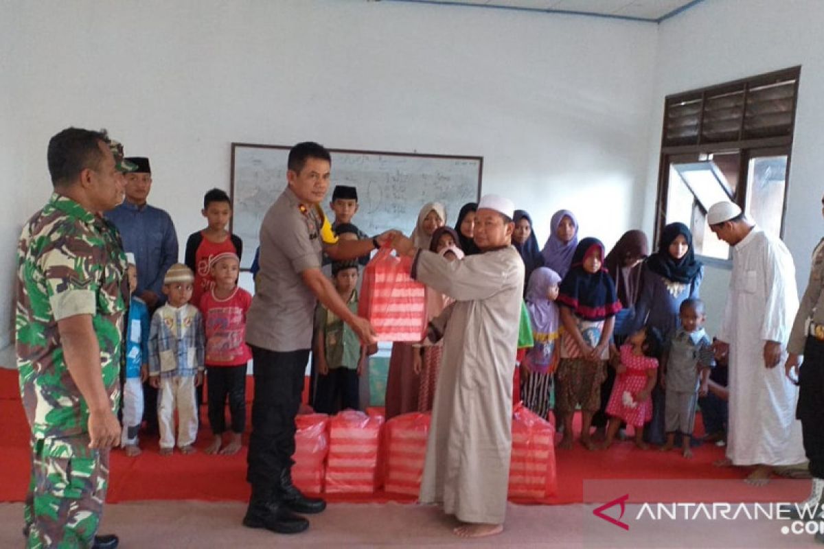 Sinergitas TNI-Polri berbuka puasa bersama anak panti asuhan