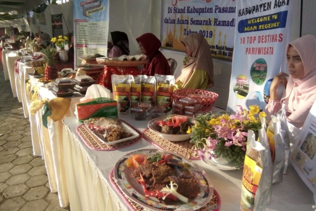 Pameran kuliner Minang digelar di Masjid Raya Sumbar