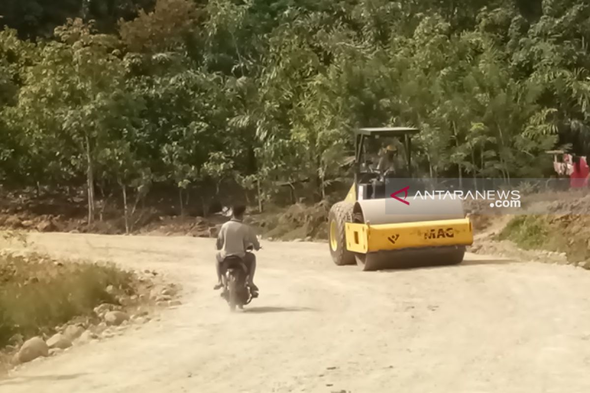 Jelang arus mudik, pengendara keluhkan kerusakan jalan Manna-Pagar Alam