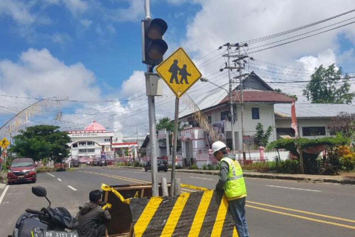 Dishub Mitra tindaklanjuti pembongkaran traffic light