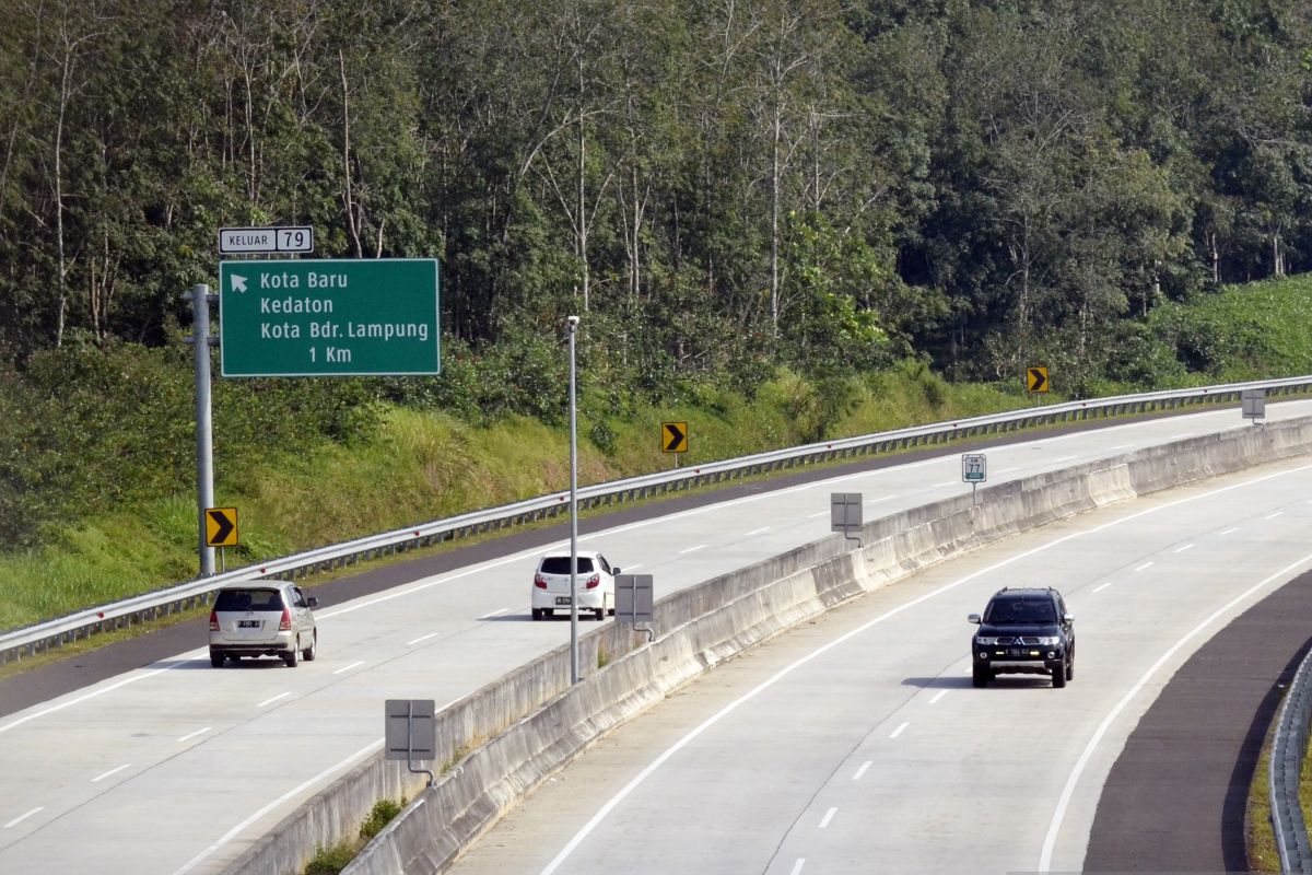 Pemudik diimbau menjaga jarak di Jalan Tol Trans Sumatra