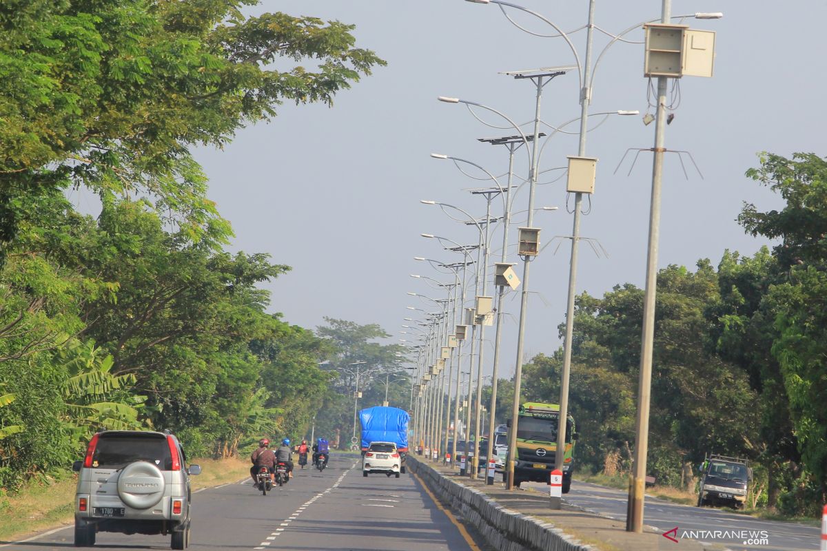 Dishub Balikpapan memasang 250 lampu penerangan jalan umum