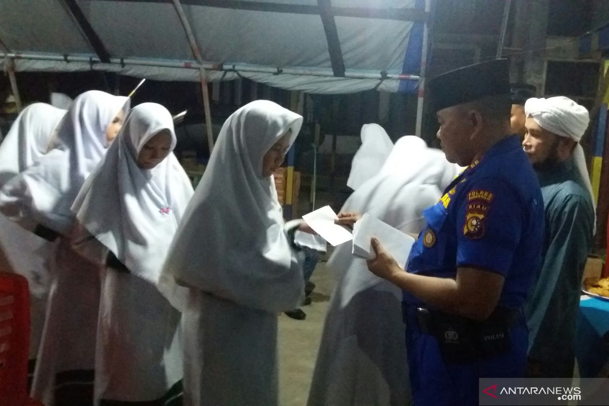 Satpolairud Polres Rokan Hilir santuni anak yatim