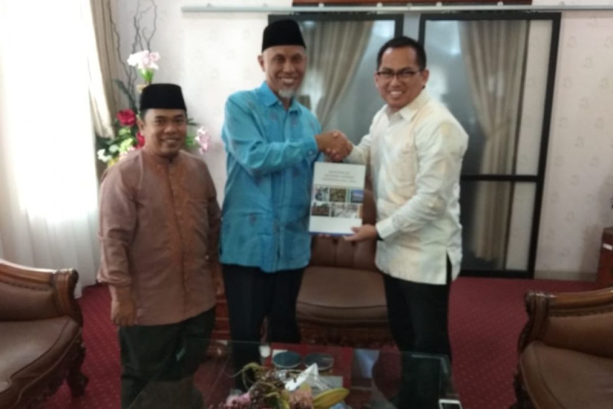 Wali Kota Padang terima rencana induk pengembangan ekonomi syariah