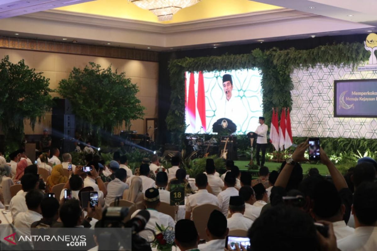 Jokowi sebut Ketum HIPMI Bahlil Lahadalia berpotensi jadi menteri