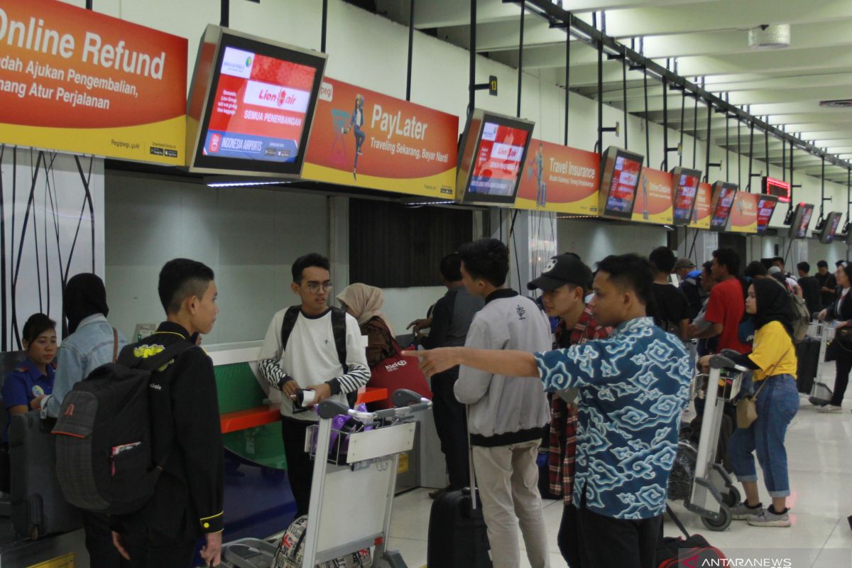 Kenaikan harga tiket pesawat tidak kurangi minat pemudik di Bandara Halim