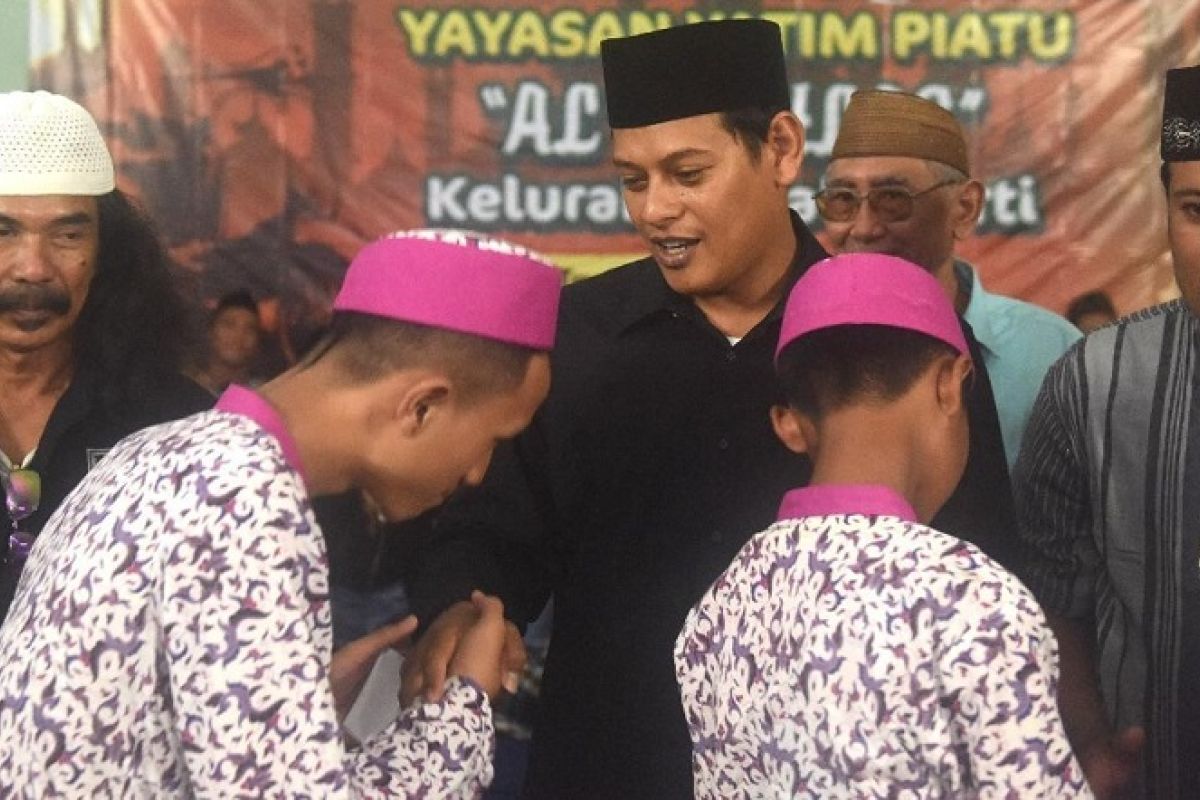 Wali Kota dan Forum Scooterist Kediri berbagi dengan yatim piatu