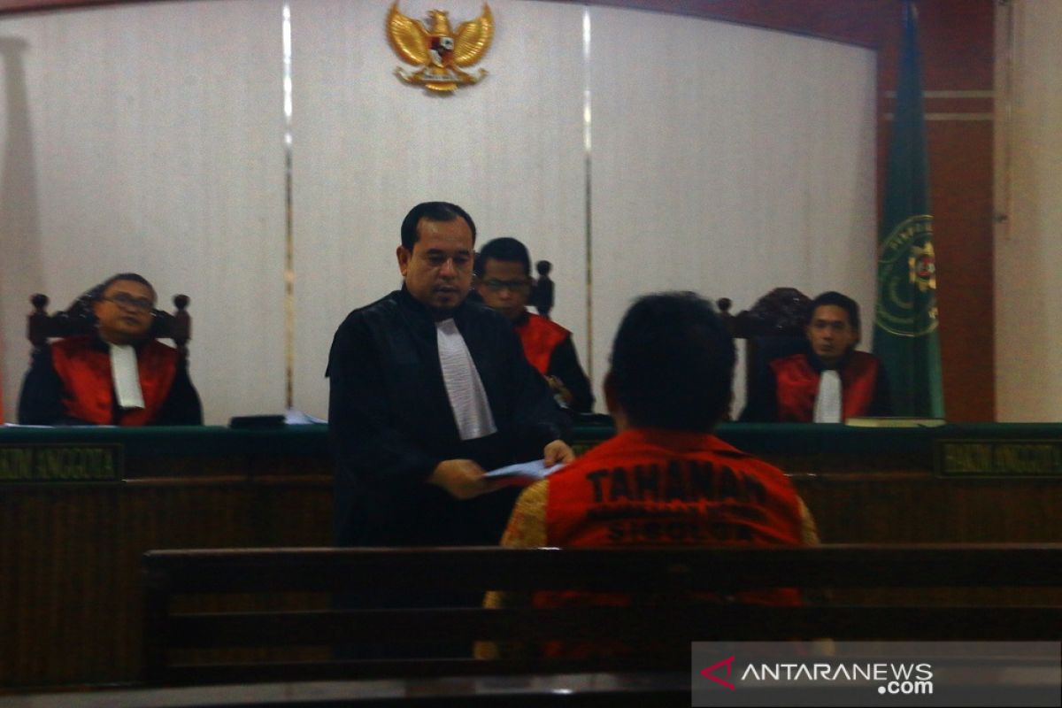 Mantan Bupati Bonaran Situmeang dituntut 8 tahun penjara, denda Rp1 miliar
