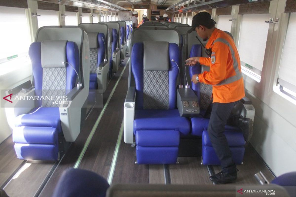 Gerbong Luxury 2 KA Gajayana diluncurkan di Malang
