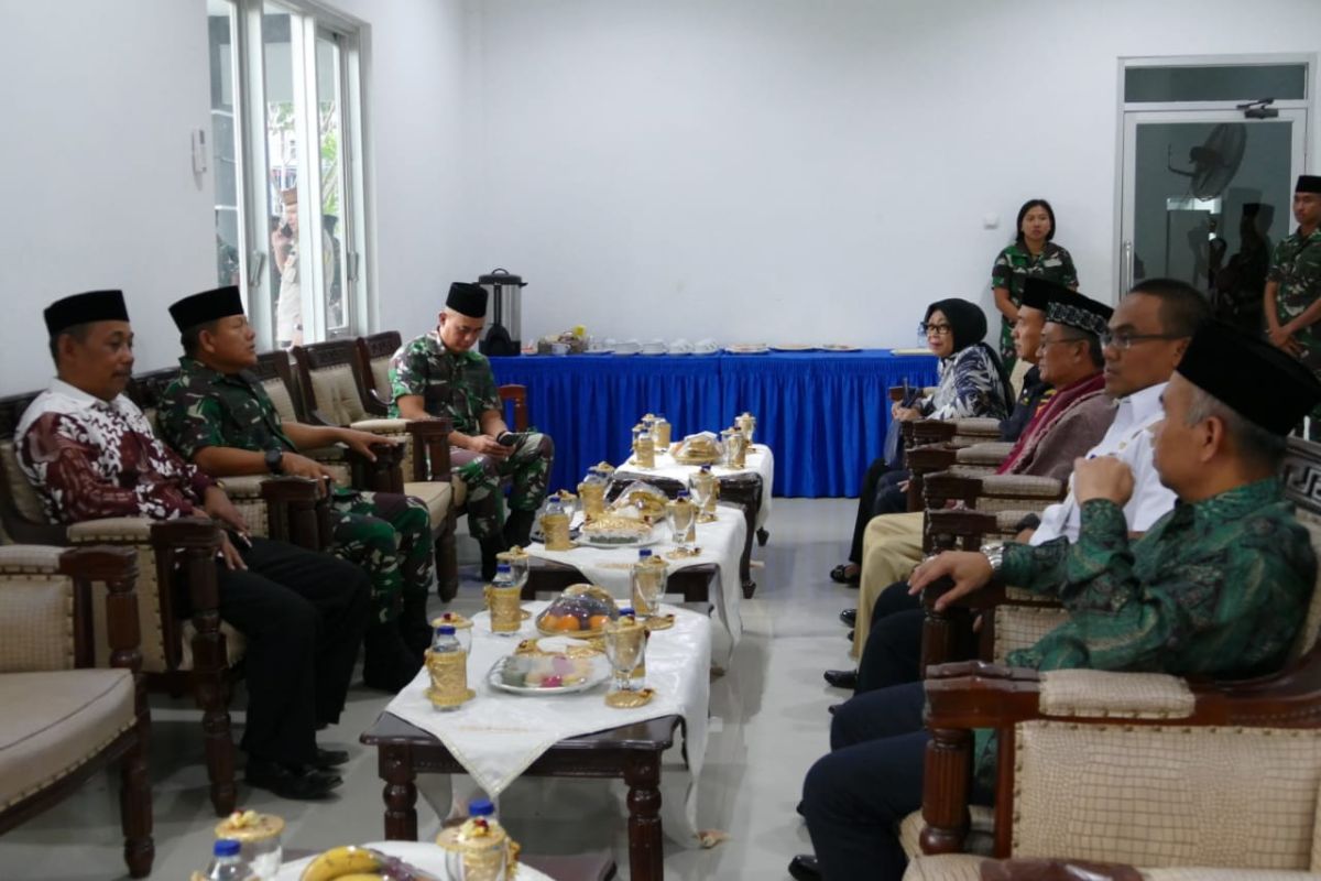 TNI AL buka puasa bersama sejumlah komponen masyarakat di Papua Barat