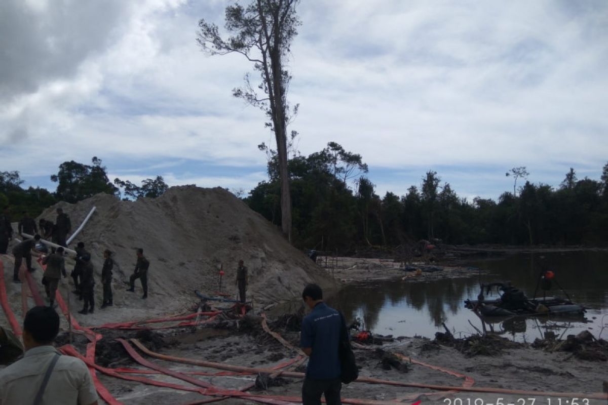 Kepala Satpol PP Bangka Tengah minta para penambang liar diproses hukum