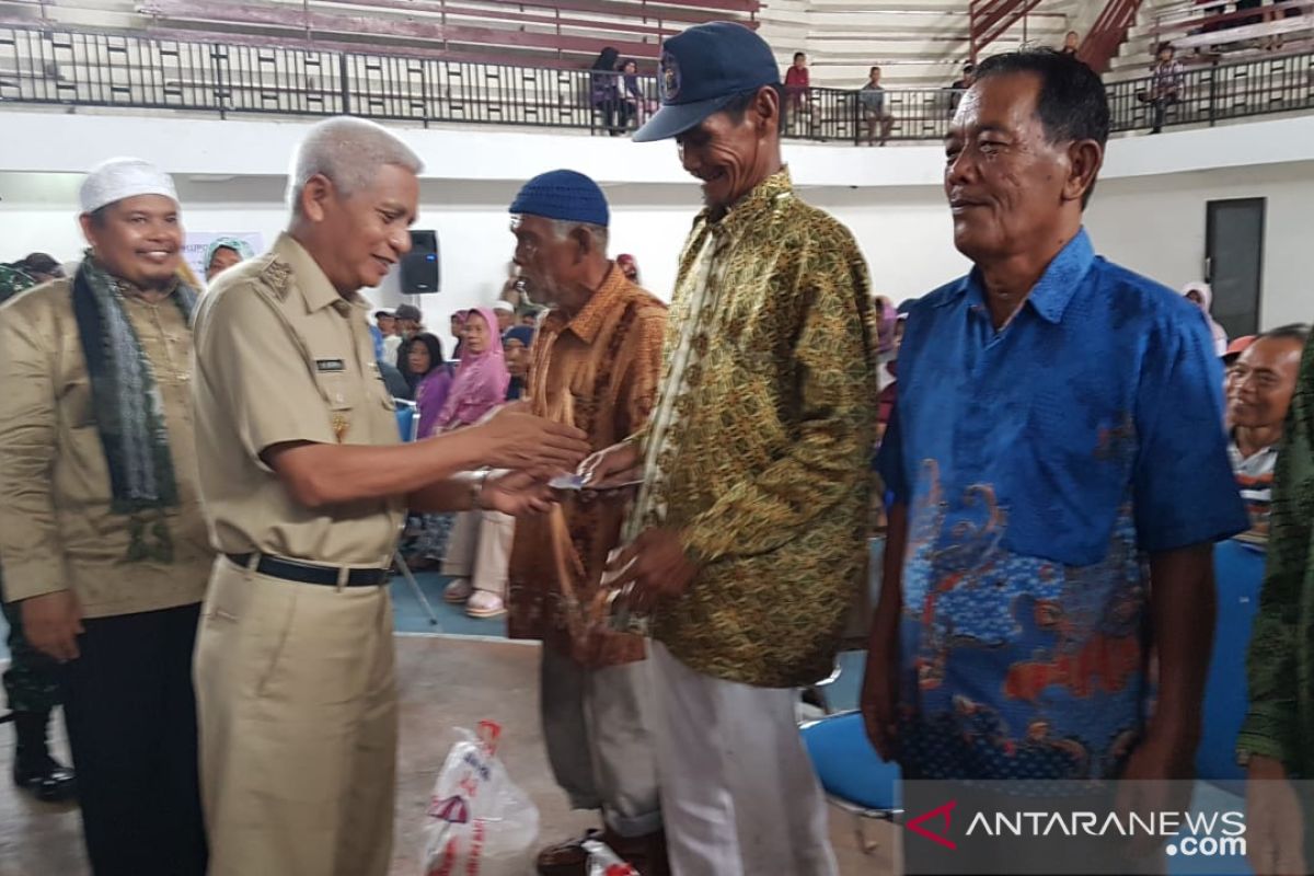 1.000 dhuafa terima bantuan beras dari Pemkab Asahan