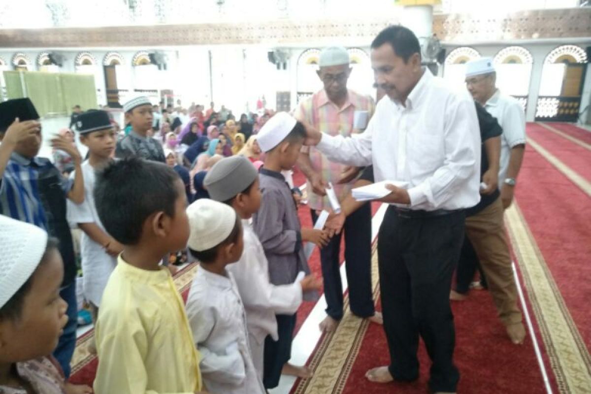 Bank Sumut santuni 100 anak yatim dan 100 kaum dhuafa