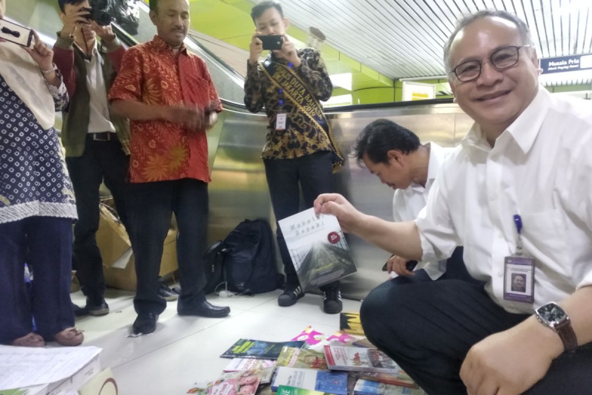 Kemendikbud-Ikapi bagikan ribuan buku gratis pada pemudik