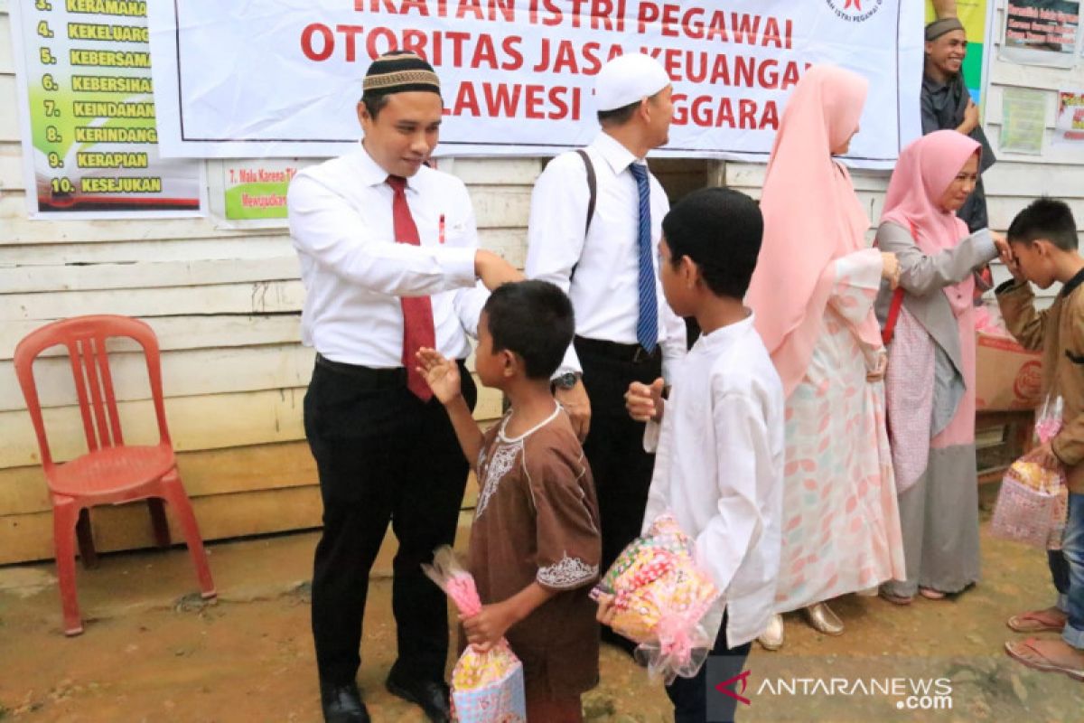 OJK Sultra berbagi donasi Ke Panti Nurul Maghfirah