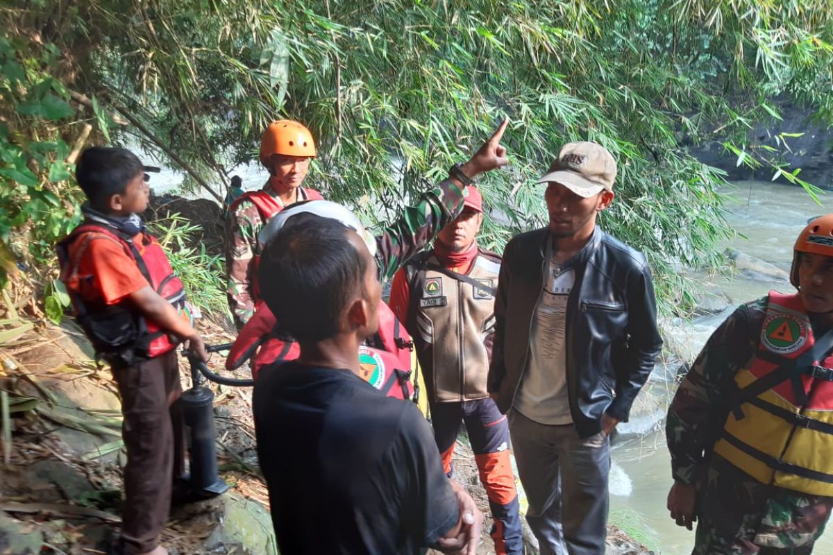 SAR lanjutkan pencarian buruh bangunan yang terseret arus sungai