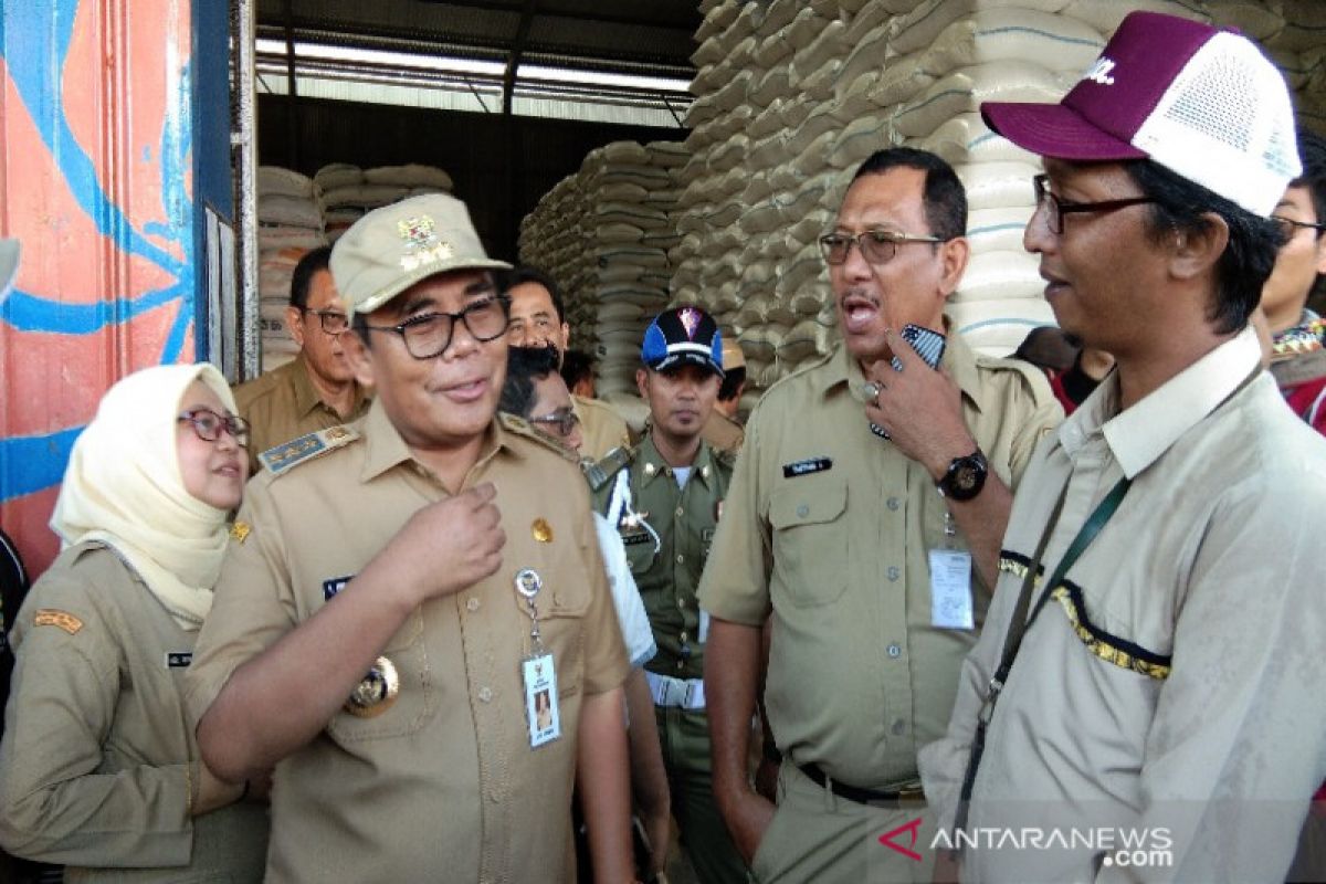 Bupati Pekalongan jamin kebutuhan pokok aman